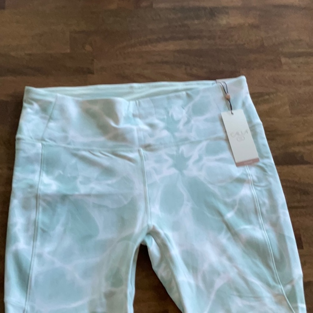 Calia Pale green & soft white Patterned Leggings. Pockets on sides. Buttery soft - Picture 3 of 12